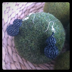 Black bead earrings.